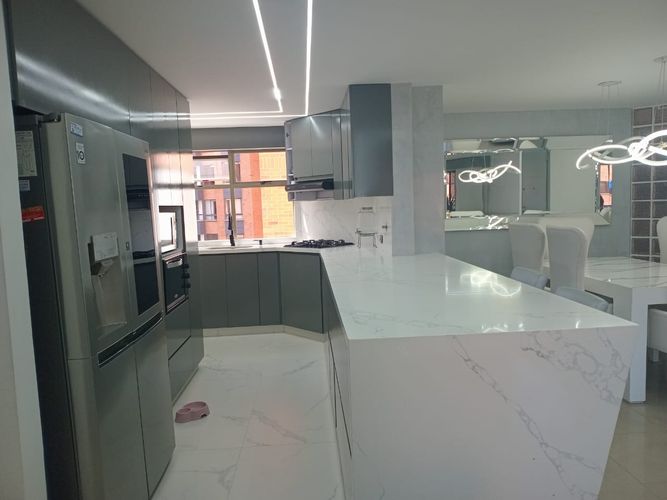Apartamento de 3 alcobas en arriendo en El Castillo, Medellín, 157 m² · foto 6 de 20