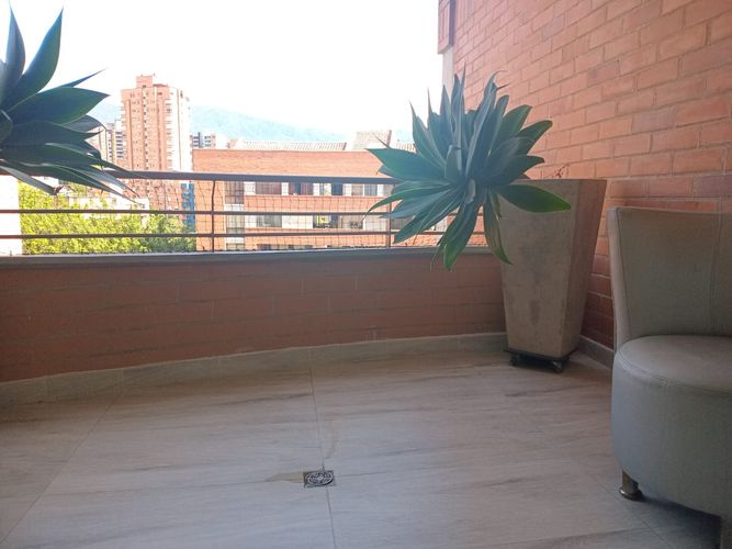 Apartamento de 3 alcobas en arriendo en El Castillo, Medellín, 157 m² · foto 20 de 20