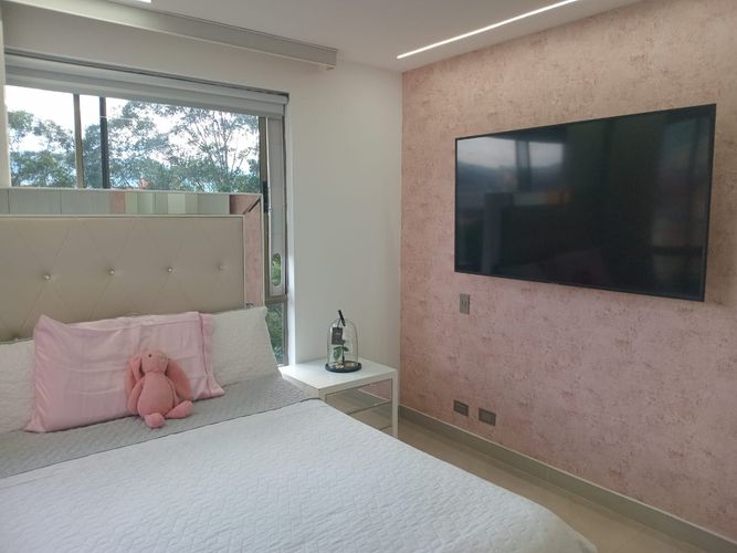 Apartamento de 3 alcobas en arriendo en El Castillo, Medellín, 157 m² · foto 16 de 20