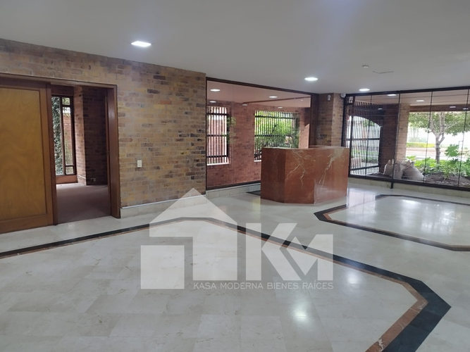 Apartamento de 4 alcobas en venta en Navarra, Bogotá, 435 m² · foto 4 de 24