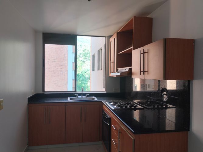 Apartamento en arriendo en El Poblado, Medellín · foto 3 de 18