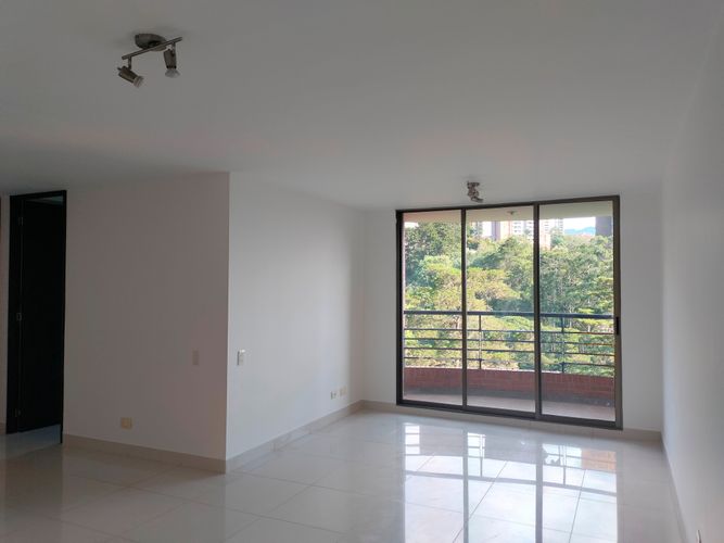 Apartamento en arriendo en El Poblado, Medellín · foto 2 de 18