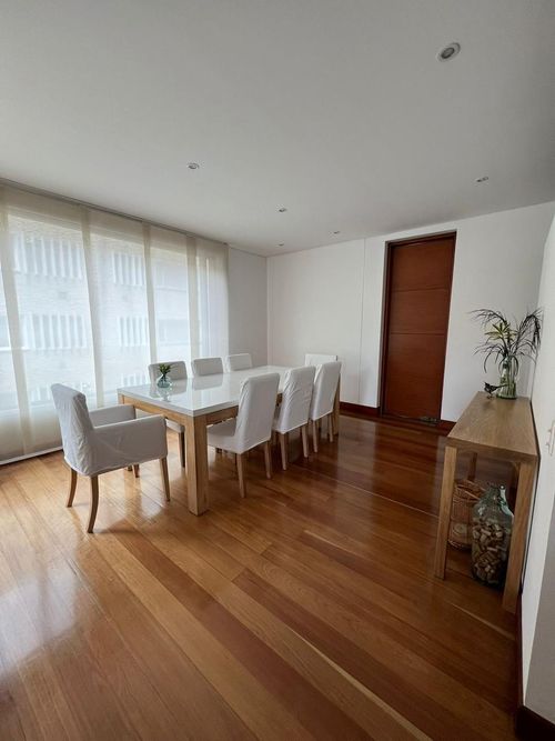 Apartamento de 2 alcobas en venta en Chico Norte, Bogotá, 245 m² · foto 3 de 10