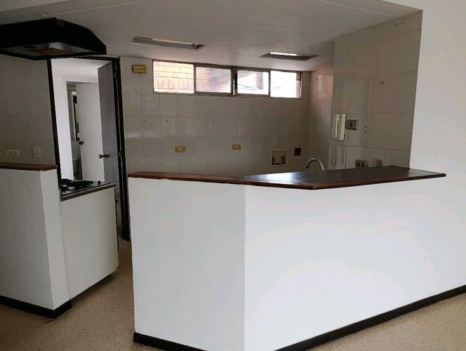 Apartamento de 3 alcobas en venta en Conquistadores, Medellín, 132 m² · foto 2 de 24