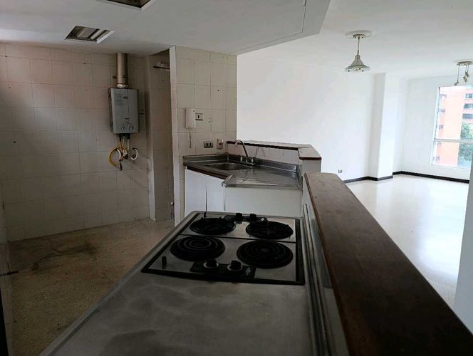 Apartamento de 3 alcobas en venta en Conquistadores, Medellín, 132 m² · foto 4 de 24
