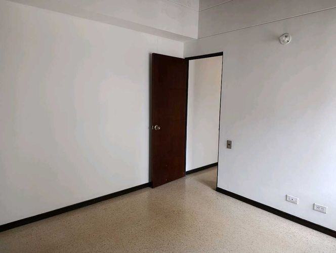Apartamento de 3 alcobas en venta en Conquistadores, Medellín, 132 m² · foto 13 de 24