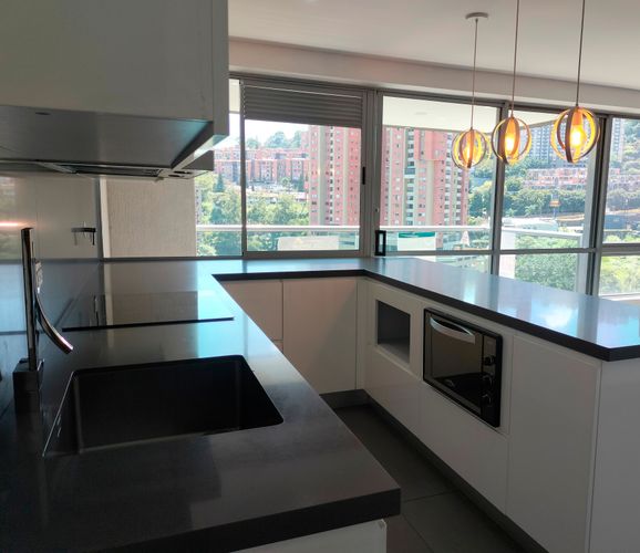 Apartamento en arriendo en El Poblado, Medellín, 86 m² · foto 5 de 16