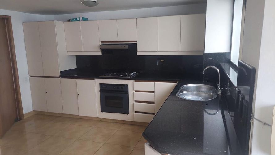Apartamento de 3 alcobas en arriendo en Los Balsos, Medellín, 200 m² · foto 2 de 16