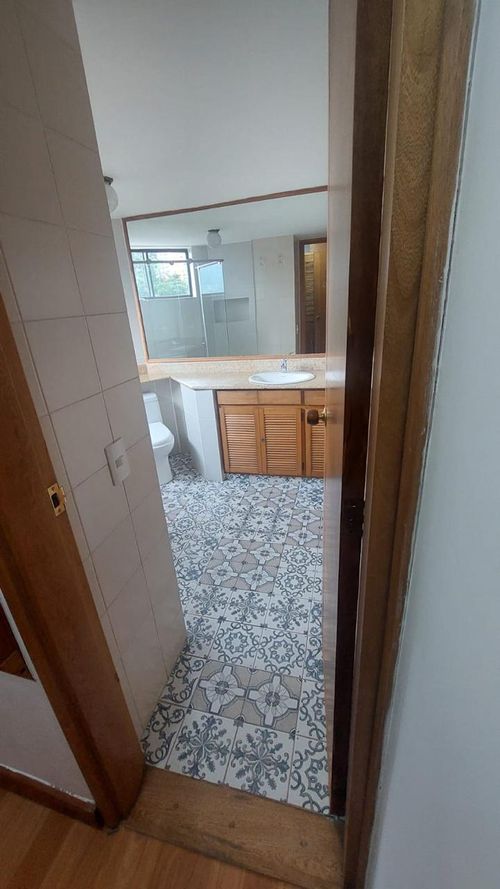 Apartamento de 3 alcobas en arriendo en Los Balsos, Medellín, 200 m² · foto 3 de 16