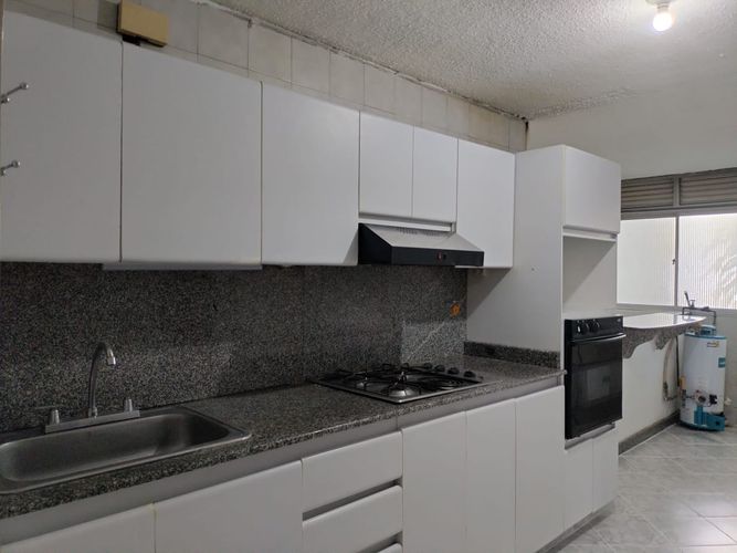 Apartamento de 3 alcobas en arriendo en El Poblado, Medellín, 127 m² · foto 4 de 17
