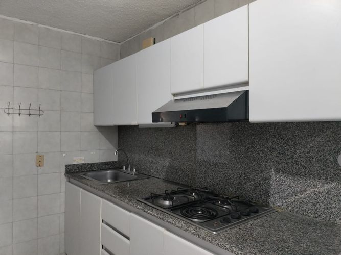 Apartamento de 3 alcobas en arriendo en El Poblado, Medellín, 127 m² · foto 5 de 17