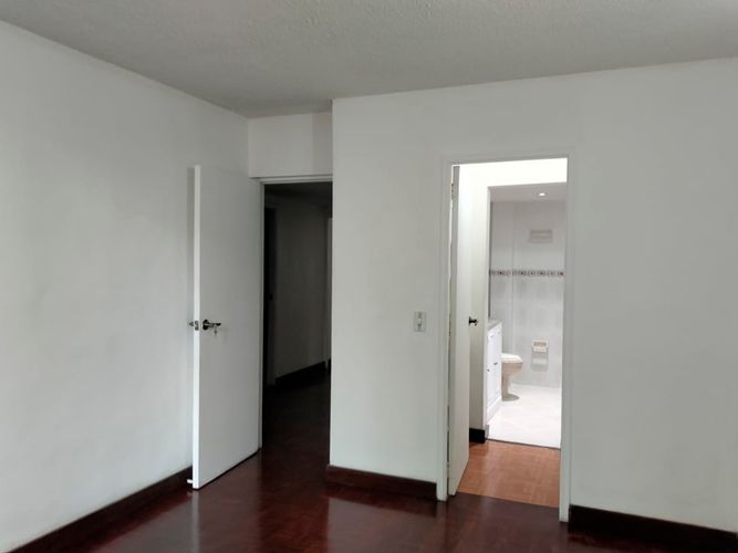 Apartamento de 3 alcobas en arriendo en El Poblado, Medellín, 127 m² · foto 10 de 17