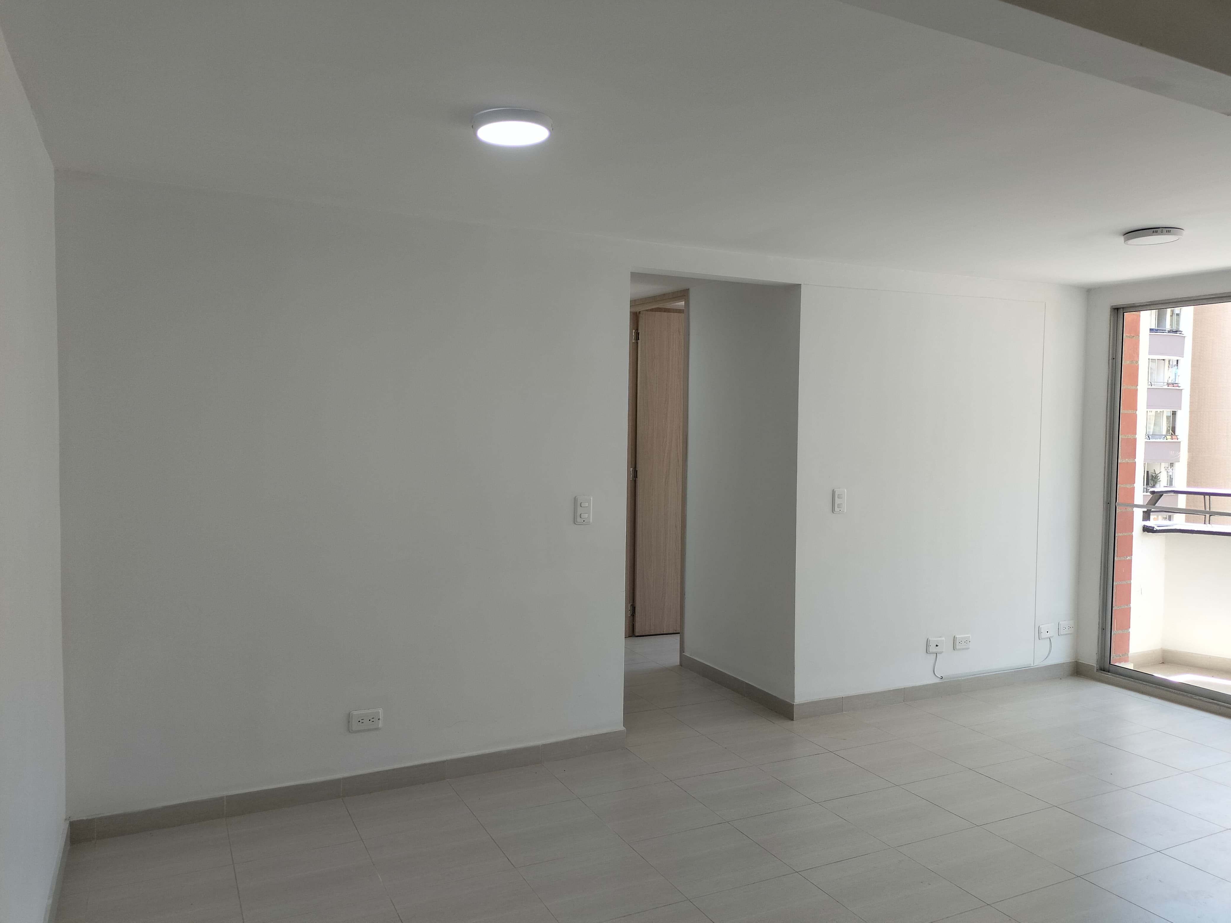 Apartamento en arriendo en El Poblado, Medellín · foto 3 de 16