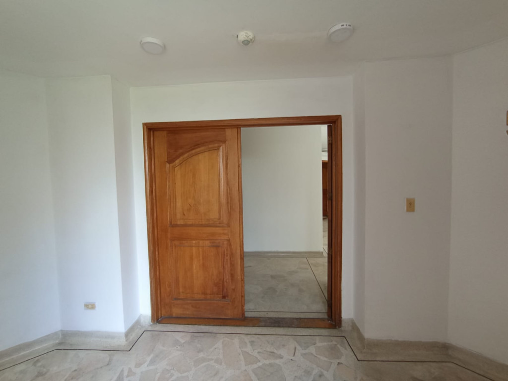 Apartamento en venta en Versalles, Cali · foto 6 de 24