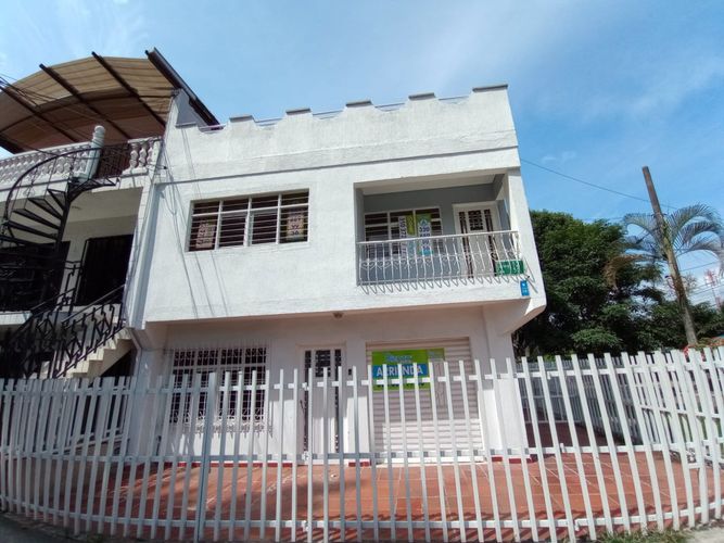 Casa de 6 alcobas en venta en Urbanizacion La Base (Planta Y Talleres), Cali, 268 m² · foto 2 de 23