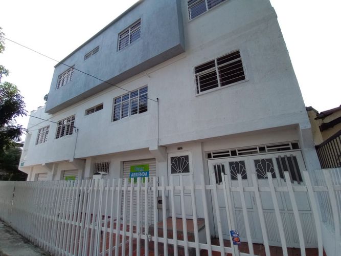 Casa de 6 alcobas en venta en Urbanizacion La Base (Planta Y Talleres), Cali, 268 m² · foto 3 de 23