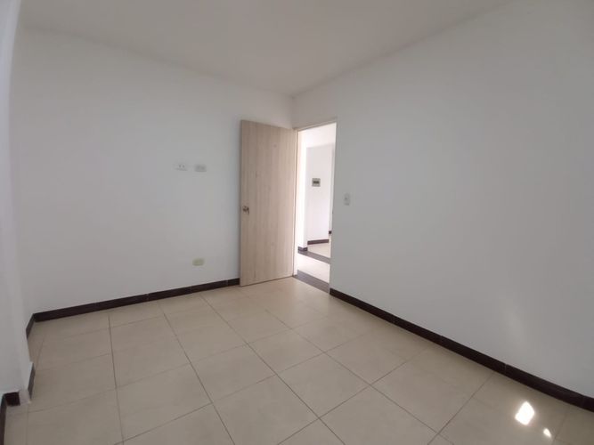 Casa de 6 alcobas en venta en Urbanizacion La Base (Planta Y Talleres), Cali, 268 m² · foto 20 de 23