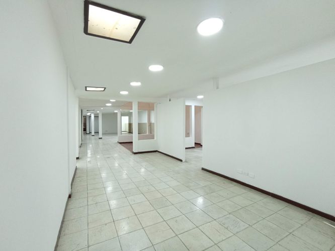 Local en arriendo en Centenario, Cali, 302 m² · foto 18 de 19