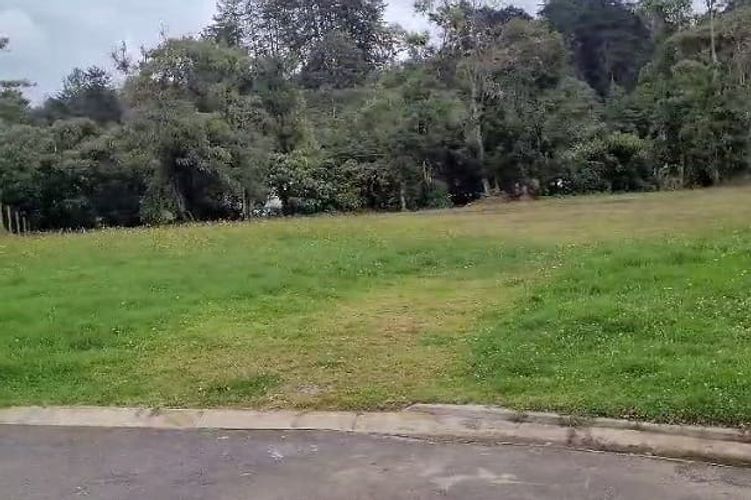 Lote en venta en Loma Del Chocho, Envigado, 2612 m² · foto 2 de 4