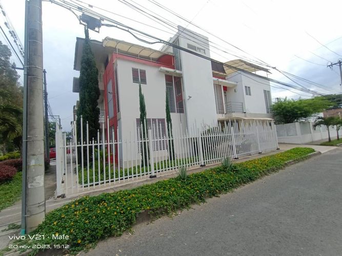 Casa de 4 alcobas en venta en Las Mercedes, Palmira, 347 m² · foto 2 de 24