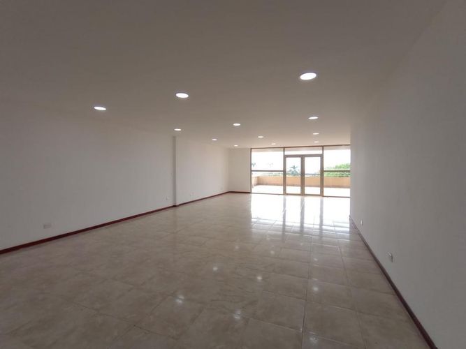 Edificio en arriendo en Los Libertadores, Cali, 1484 m² · foto 6 de 24