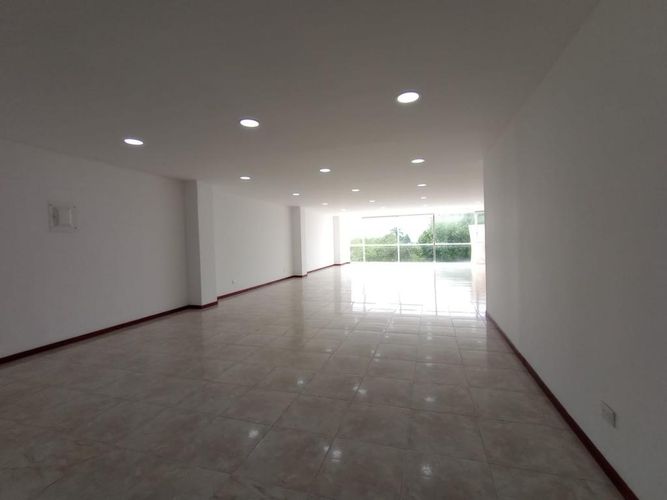 Edificio en arriendo en Los Libertadores, Cali, 1484 m² · foto 10 de 24