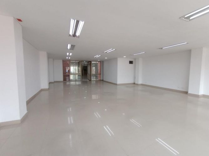 Edificio en arriendo en Los Libertadores, Cali, 1484 m² · foto 12 de 24