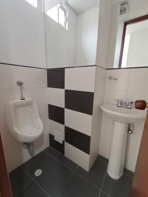Edificio en arriendo en Los Libertadores, Cali, 1484 m² · foto 15 de 24