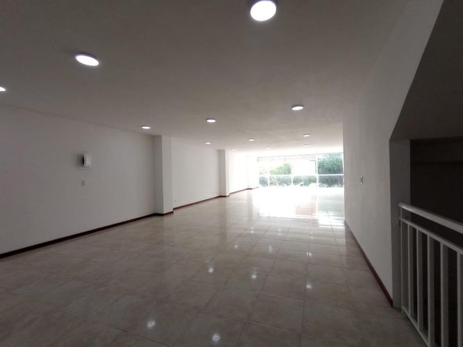 Edificio en arriendo en Los Libertadores, Cali, 1484 m² · foto 19 de 24