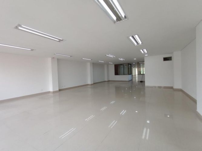 Edificio en arriendo en Los Libertadores, Cali, 1484 m² · foto 20 de 24
