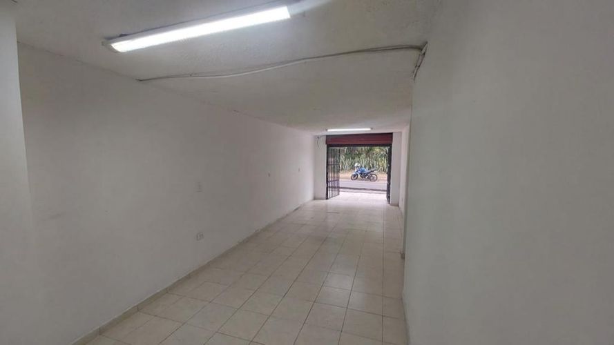 Local en arriendo en La Esmeralda, Cali, 35 m² · foto 11 de 17