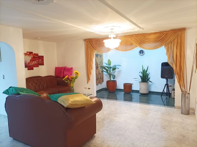 Casa de 4 alcobas en venta en Valle Del Lili, Cali, 320 m² · foto 2 de 24