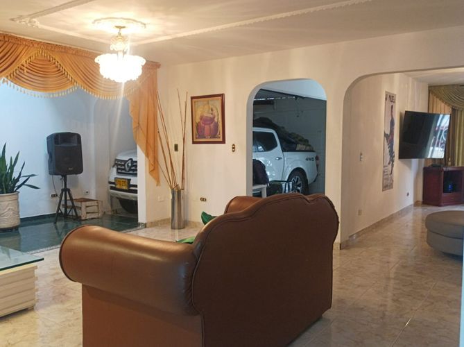 Casa de 4 alcobas en venta en Valle Del Lili, Cali, 320 m² · foto 4 de 24