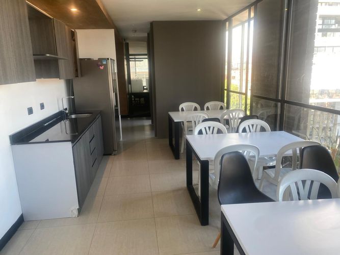 Oficina en arriendo en El Poblado, Medellín, 420 m² · foto 5 de 20