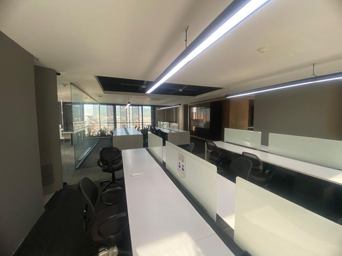 Oficina en arriendo en El Poblado, Medellín, 420 m² · foto 6 de 20