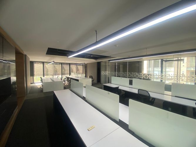 Oficina en arriendo en El Poblado, Medellín, 420 m² · foto 2 de 20