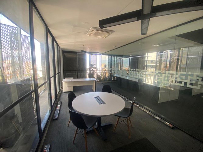 Oficina en arriendo en El Poblado, Medellín, 420 m² · foto 19 de 20