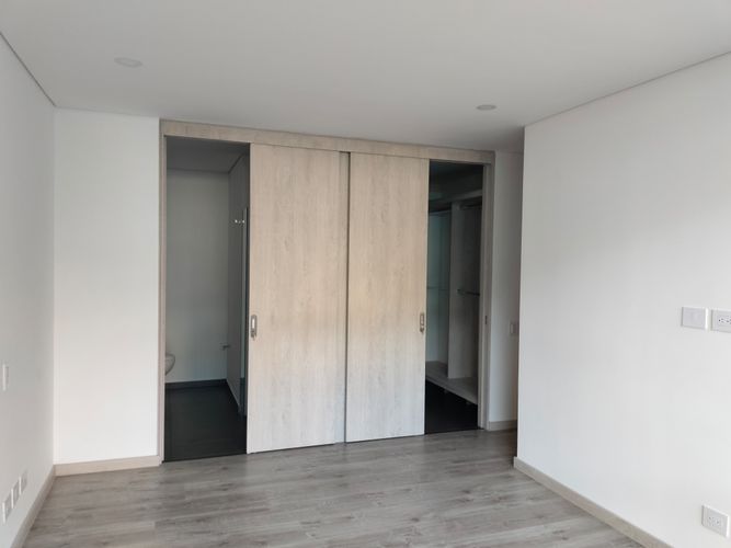 Apartamento de 3 alcobas en arriendo en El Poblado, Medellín, 122 m² · foto 3 de 15