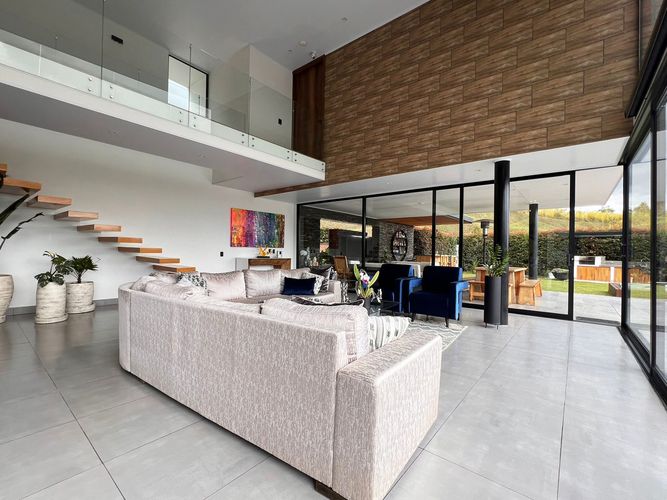 Casa de 4 alcobas en arriendo en Guarne, 650 m² · foto 2 de 18