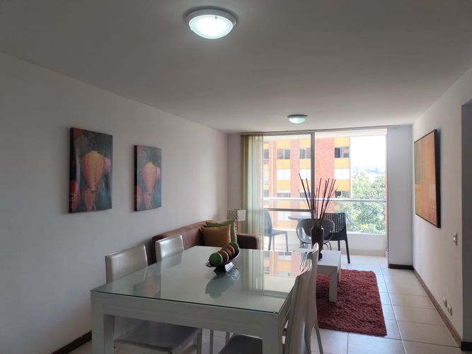 Apartamento de 2 alcobas en arriendo en El Poblado, Medellín, 78 m² · foto 2 de 15