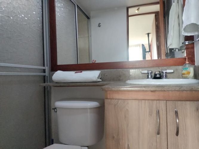 Apartamento de 2 alcobas en arriendo en El Poblado, Medellín, 78 m² · foto 13 de 15