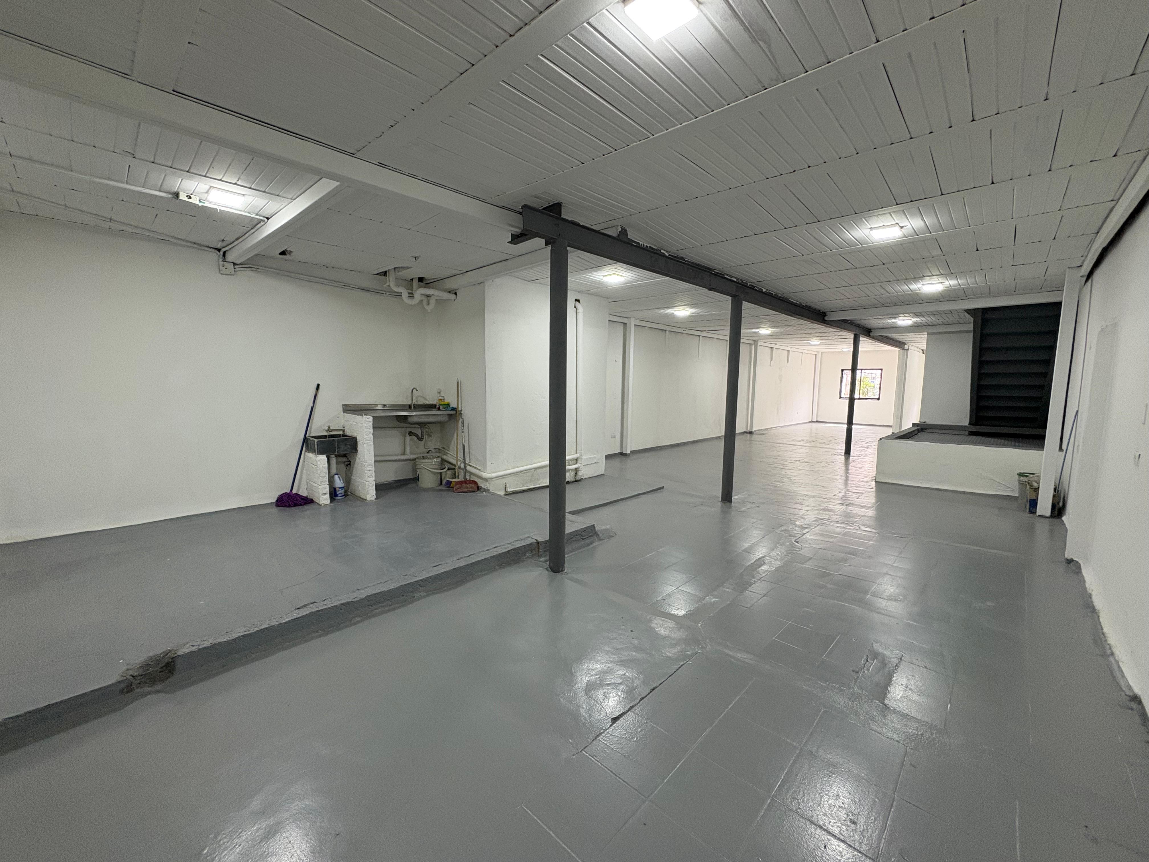 Warehouse for sale in Guayabal, Medellín 5