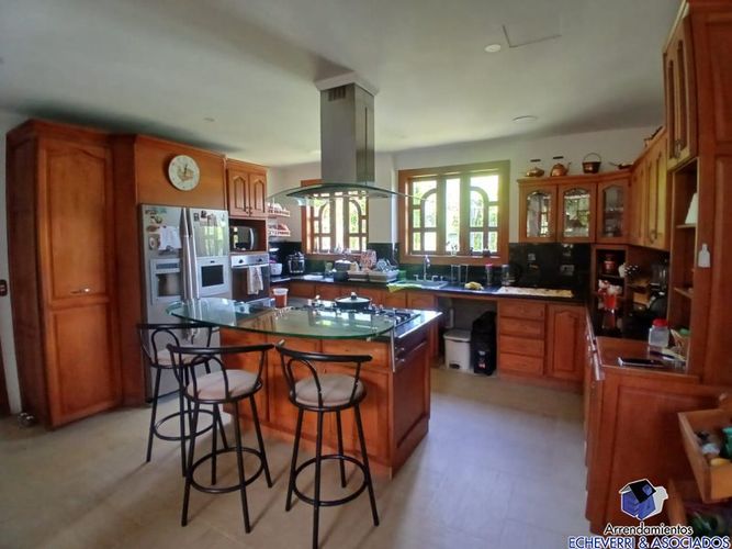 Casa de 4 alcobas en venta en Las Lomitas, Sabaneta, 1554 m² · foto 4 de 17