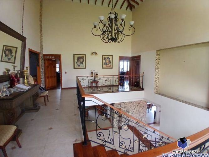 Casa de 4 alcobas en venta en Las Lomitas, Sabaneta, 1554 m² · foto 9 de 17