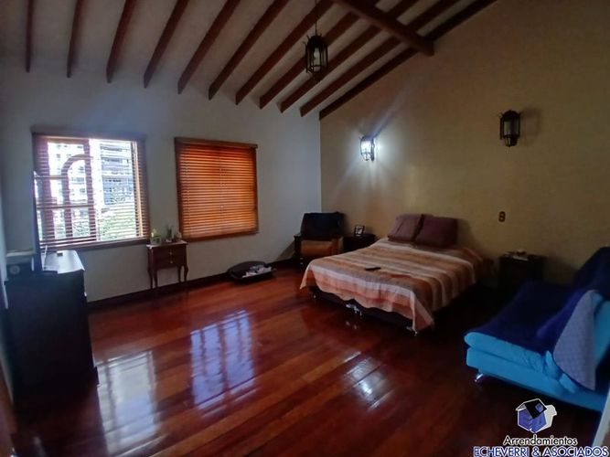 Casa de 4 alcobas en venta en Las Lomitas, Sabaneta, 1554 m² · foto 12 de 17