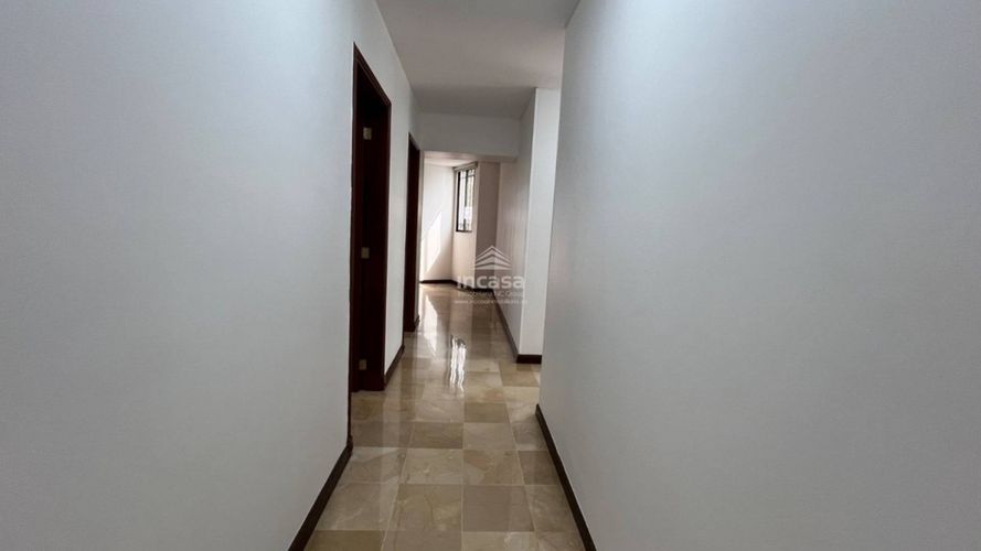 Apartamento en venta en Bellavista, Cali · foto 15 de 24