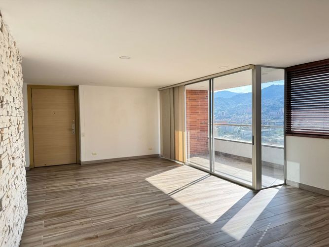 Apartamento de 3 alcobas en arriendo en El Poblado, Medellín, 135 m² · foto 2 de 16