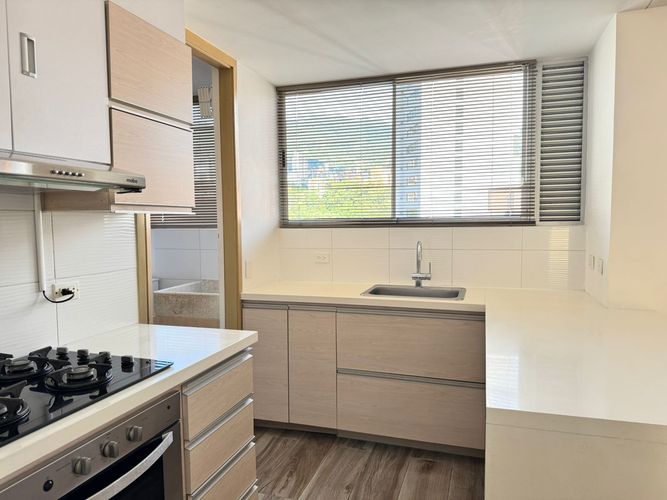Apartamento de 3 alcobas en arriendo en El Poblado, Medellín, 135 m² · foto 3 de 16