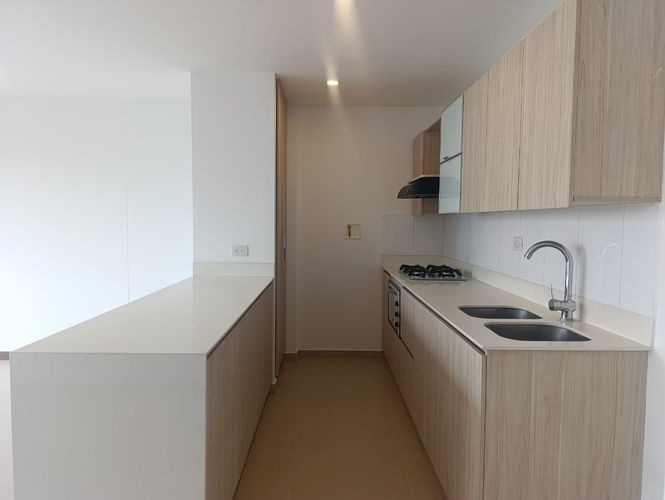 Apartamento de 2 alcobas en arriendo en El Poblado, Medellín, 85 m² · foto 4 de 20