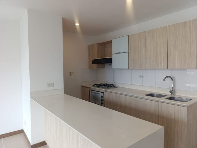 Apartamento de 2 alcobas en arriendo en El Poblado, Medellín, 85 m² · foto 5 de 20